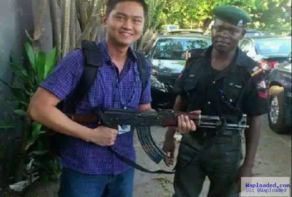 Photo:- Search Is On For The Police Officer Who Gave An Asian Man His Gun To Pose With